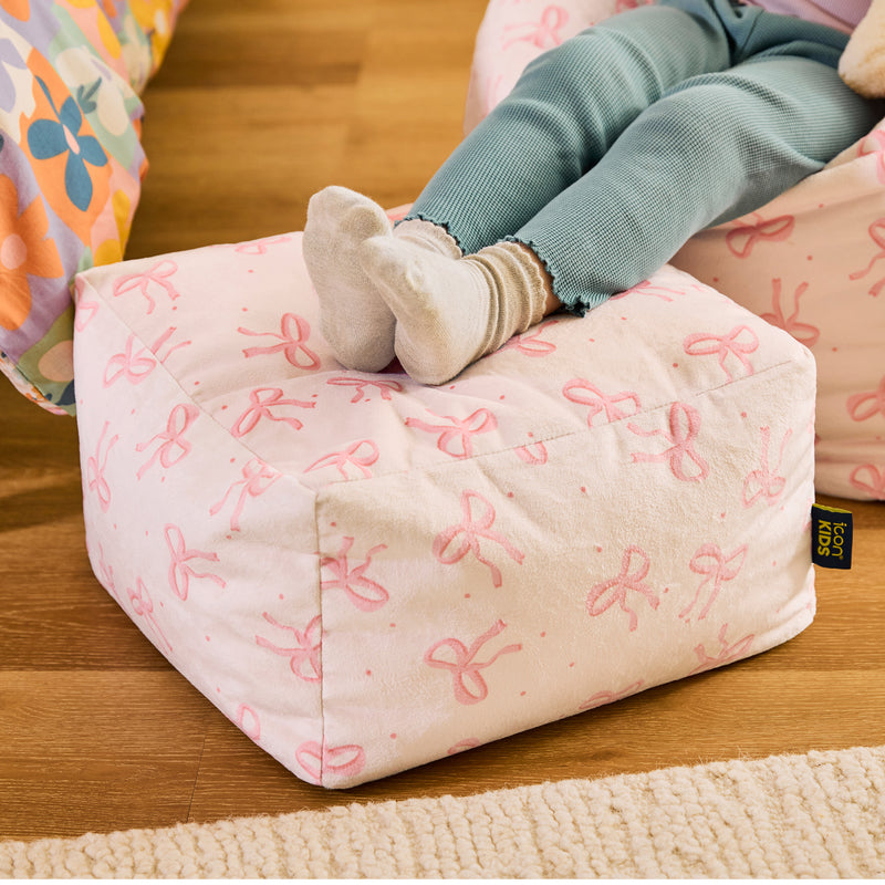 Petit repose-pieds carré en velours brossé Amara Bow - Rose