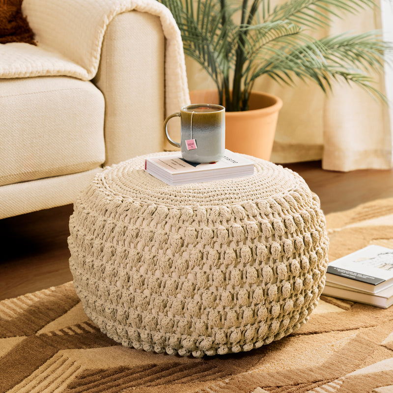 Pouf rond crocheté à pompons Riva - Naturel